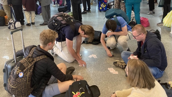 Meldepoker på flyplassen.